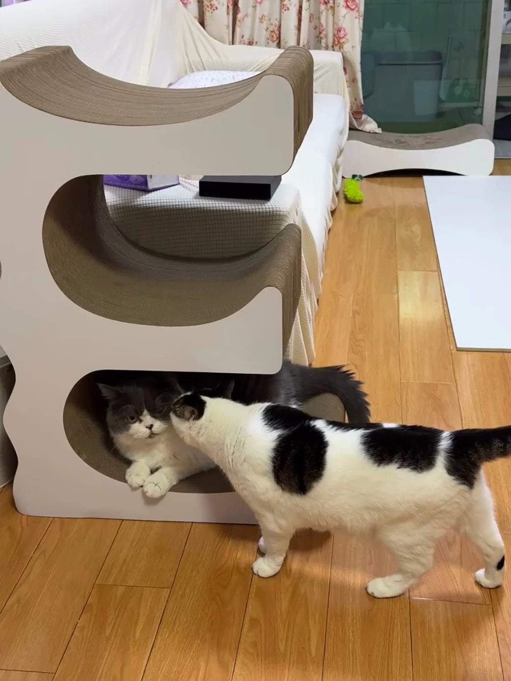 E Cat Scratcher Can Park 3 Cats 80.5*60*35.5cm