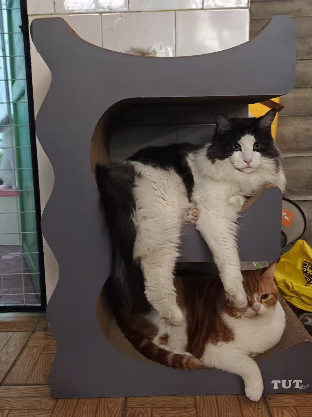 E Cat Scratcher Can Park 3 Cats 80.5*60*35.5cm