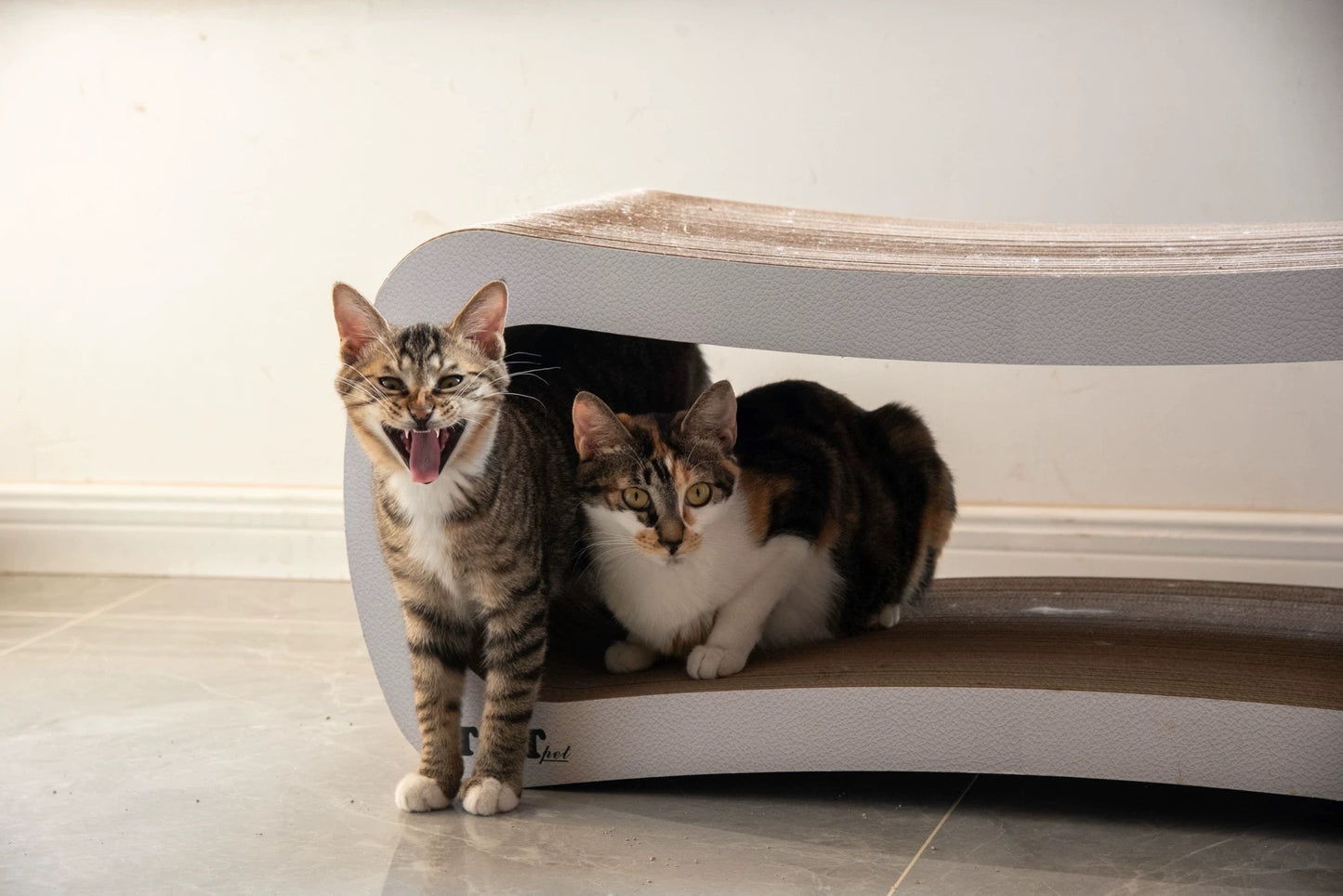 Rectangular cat scratcher 99*34.5*36cm